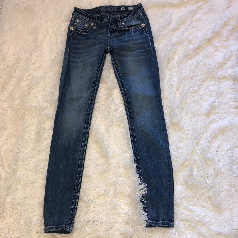 Miss Me dark skinny jeans size 24 w/ wings
